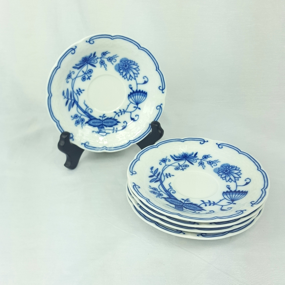 THUN 1794 Blue Onion 5 Saucers
